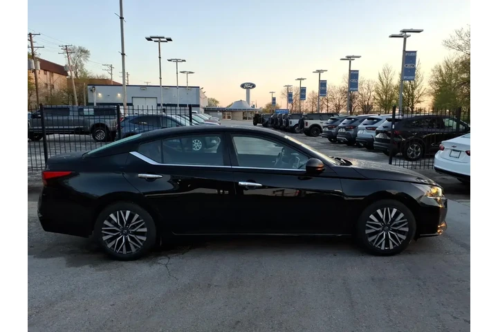 $21982 : Nissan Altima 2024 2.5 SV 4d image 2