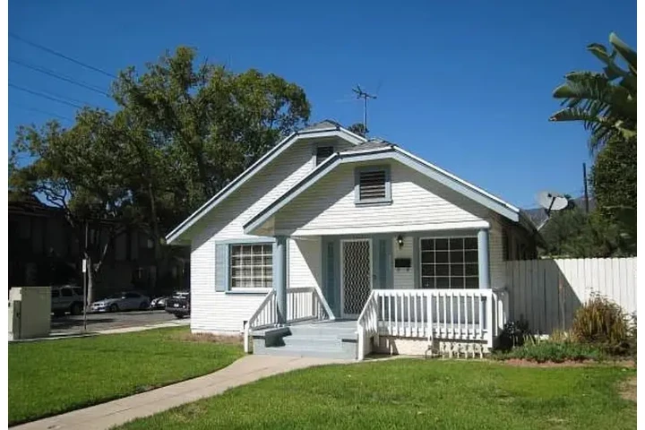 $1599 : BEAUTIFUL CRAFTSMAN HOME image 1