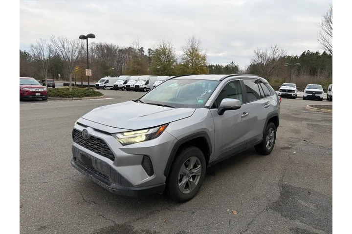 $25500 : Toyota RAV4 2024 XLE 4dr SUV image 2