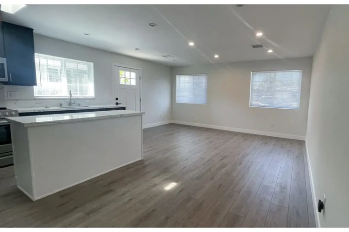 $1000 : STUDIO EN LOS ANGELES 1PARKING image 3