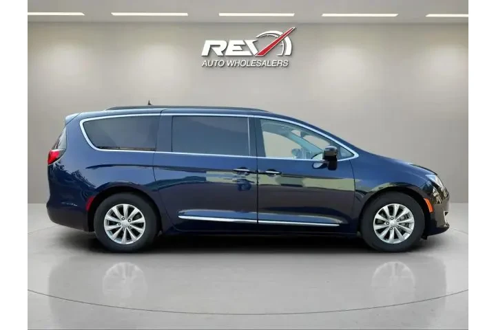 $16880 : 2018 CHRYSLER PACIFICA TOURIN image 6