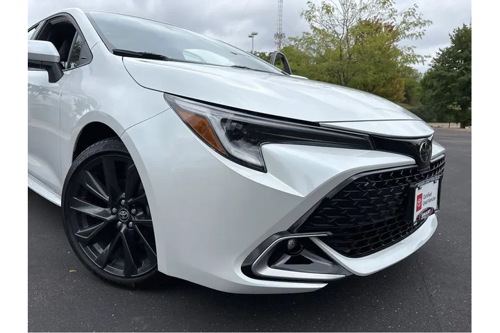 $27979 : Gold Certified2025 Corolla Ha image 6