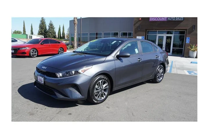 $18984 : 2023 Forte LXS image 2