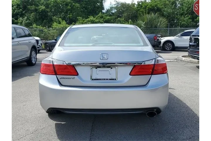 $9990 : Honda Accord 2015 LX 4dr Sed image 6