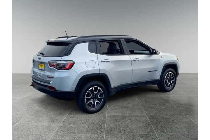 $30209 : Jeep Compass 2024 4x4 Trailh image 5