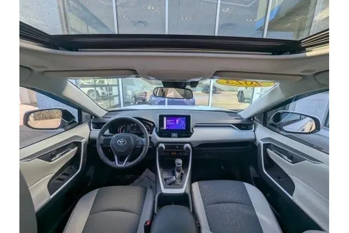 $10000 : Selling My 2023 Toyota Rav 4 image 3