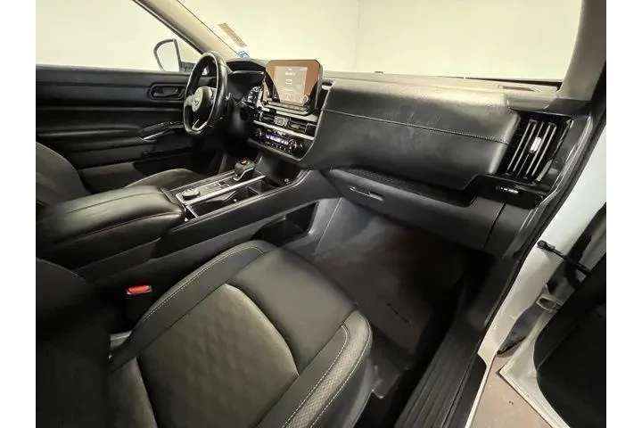 $29992 : Nissan Pathfinder 2024 AWD S image 10