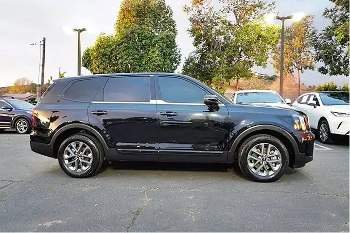 $28250 : Kia Telluride 2024 LX 4dr SU image 7