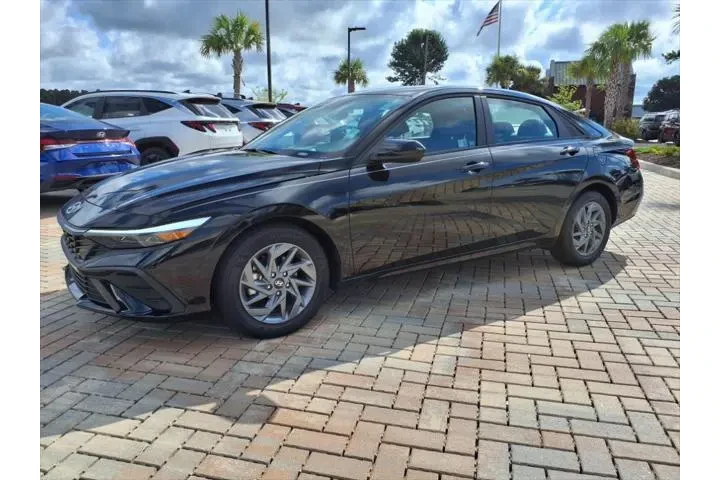 $24990 : Hyundai ELANTRA 2024 SEL 4dr image 4