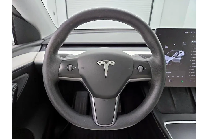 $29998 : Tesla Model Y 2023 AWD Long image 10