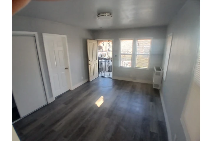 $1850 : Casita 1 rec 1 bano frente a e image 4