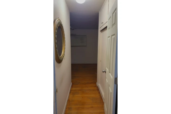 $900 : Se Renta 1 Cuarto En Tarzana image 1