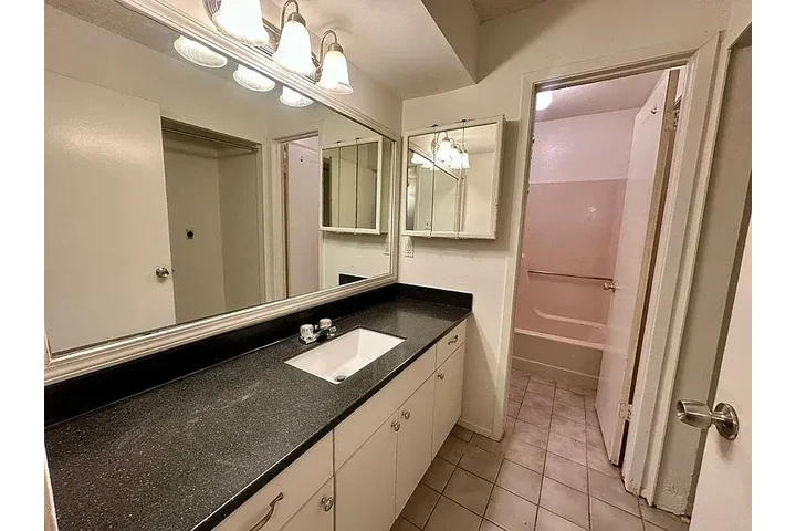 $1200 : Standard 2beds 1baths image 10