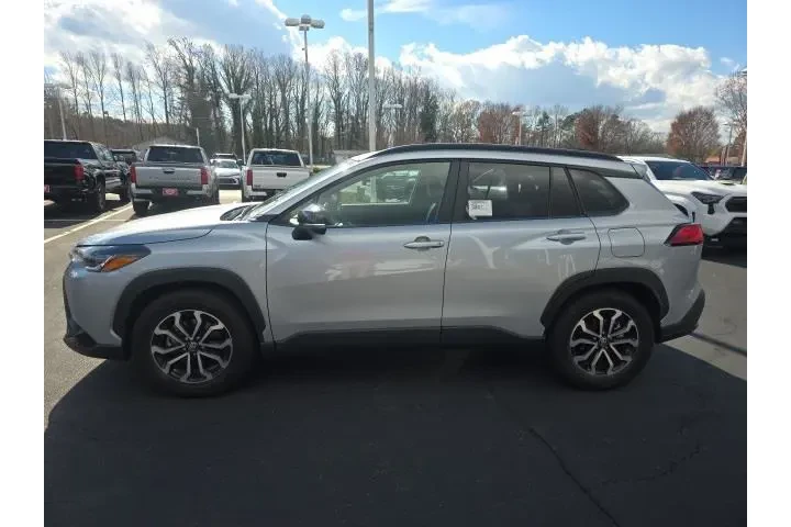 $29993 : Toyota Corolla Cross Hybrid image 4