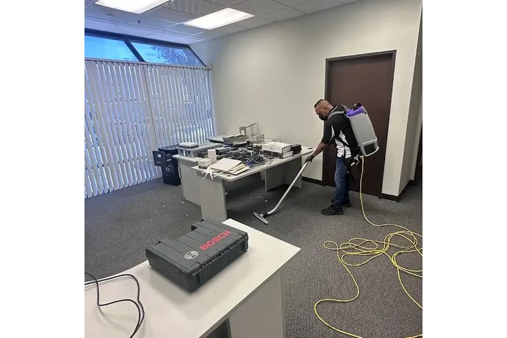 SERVICIO DE LIMPIEZA image 5