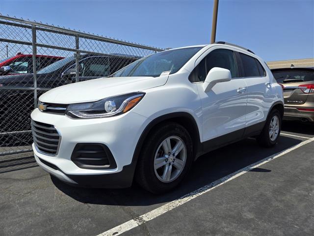 $15391 : Pre-Owned 2020 Trax LT image 1