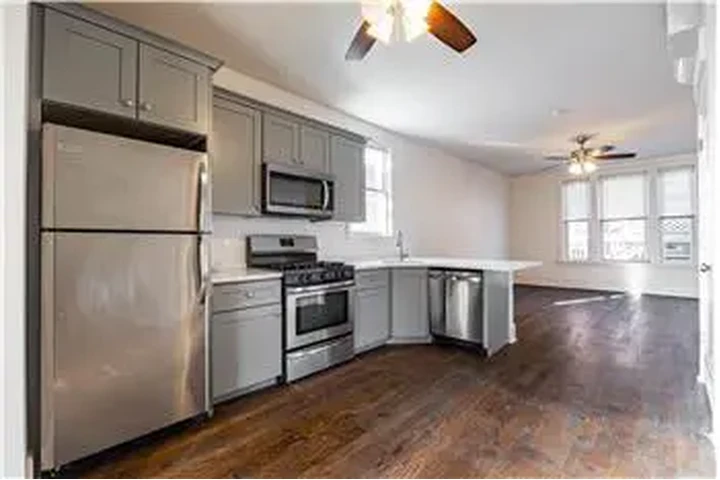 $3700 : Rental property with 3 bedro image 1