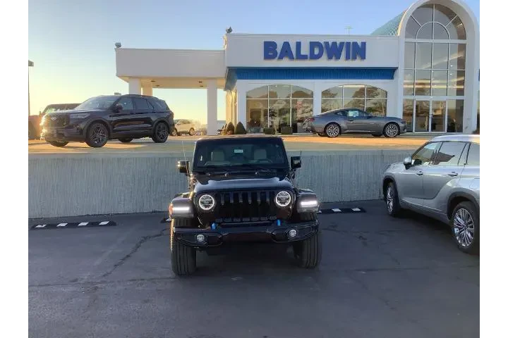 $33950 : Jeep Wrangler Unlimited 2021 image 2