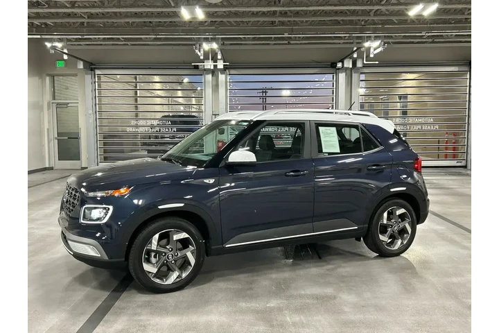 $19238 : Hyundai VENUE 2024 Limited 4 image 1