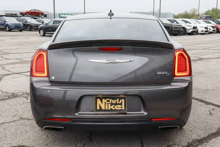 $11949 : 2019 300S RWD image 5