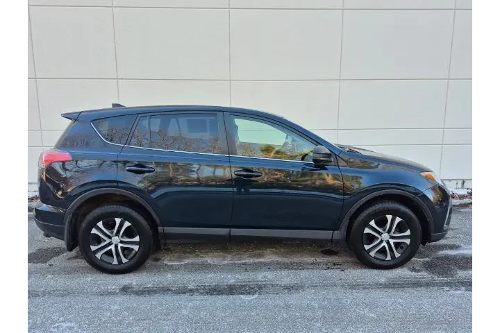 $18494 : Toyota RAV4 2018 AWD LE 4dr image 5