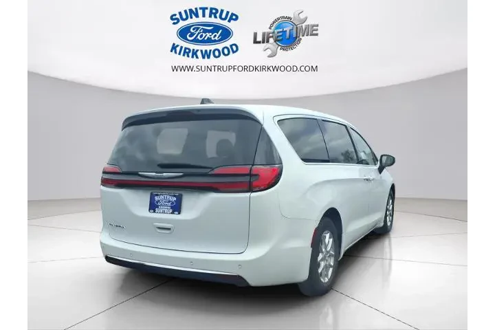 $23501 : Chrysler Pacifica 2023 Touri image 3