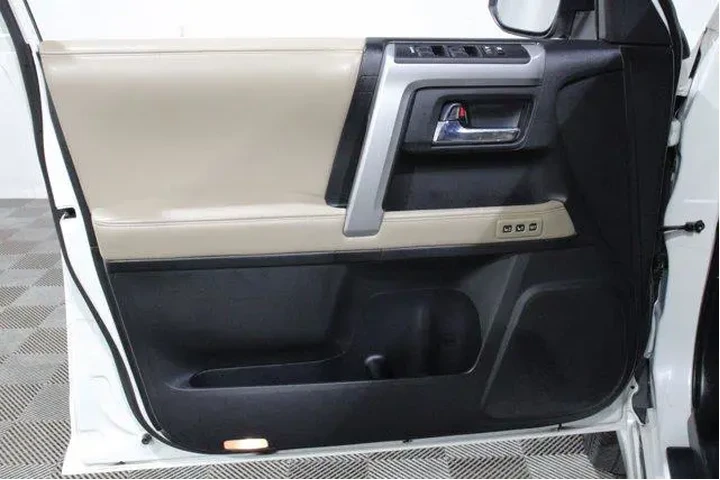 $30998 : Toyota 4Runner 2018 4x2 Limi image 6