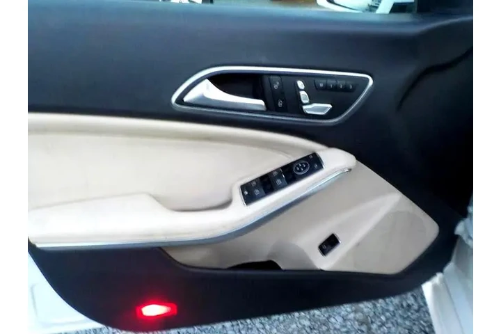 $13476 : 2018 CLA 250 image 9