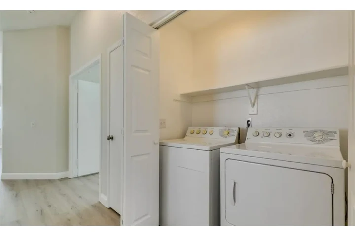 $1450 : 3Bedroom in Spring Valley image 8