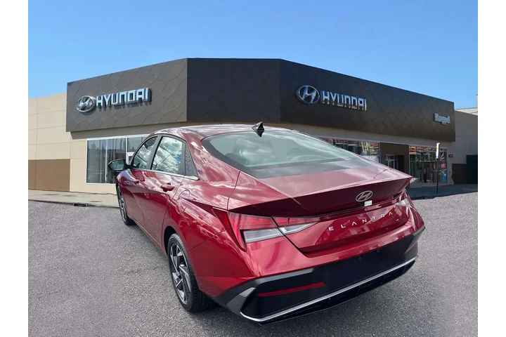 $19495 : Hyundai ELANTRA 2024 SEL 4dr image 6