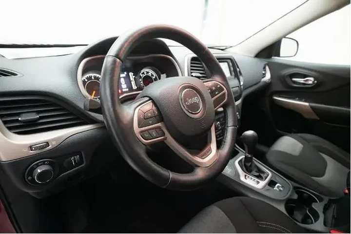 $13898 : Jeep Cherokee 2017 4x4 Sport image 8