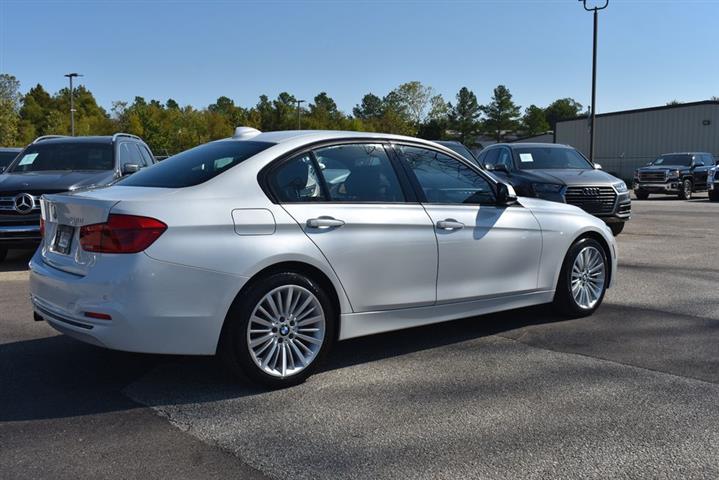 2016 BMW 3 Series 328i image 10