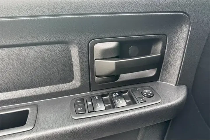 $14591 : Ram 1500 2016 4x2 Express 4d image 10