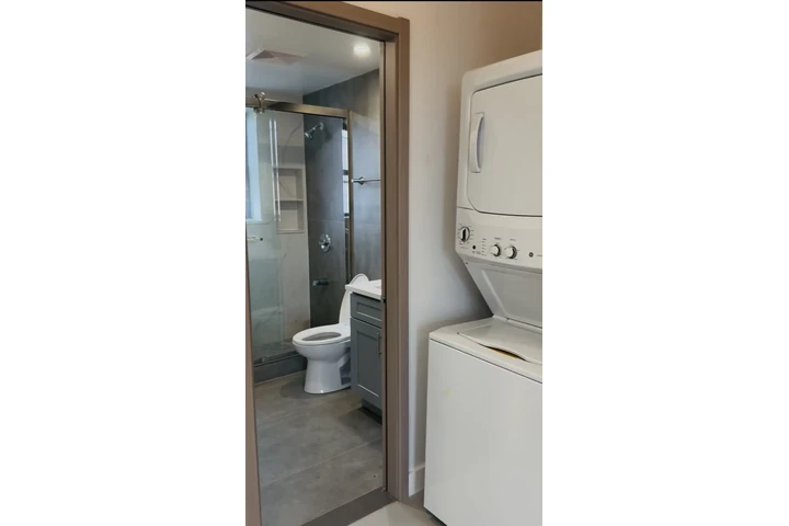 $3000 : LUXURY APARTMENT image 1