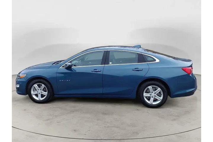 $21588 : Chevrolet Malibu 2024 LT 4dr image 2