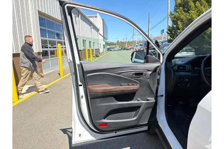 $36765 : Honda Passport 2025 AWD EX-L image 9