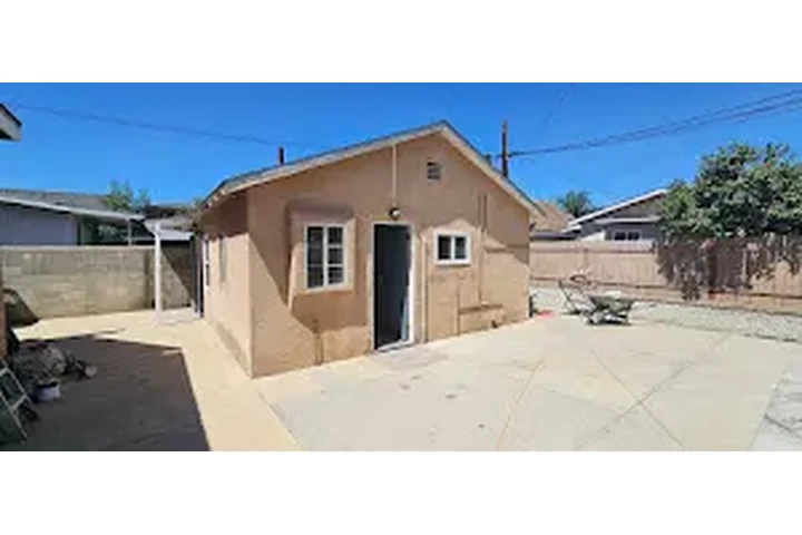 $1750 : RENTO CASITA: EAST LOS ANGELES image 1