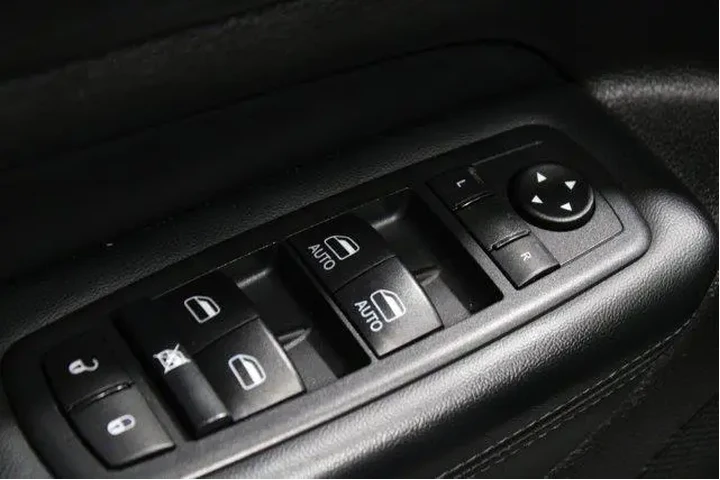 $22959 : Jeep Grand Cherokee 2020 4x4 image 4