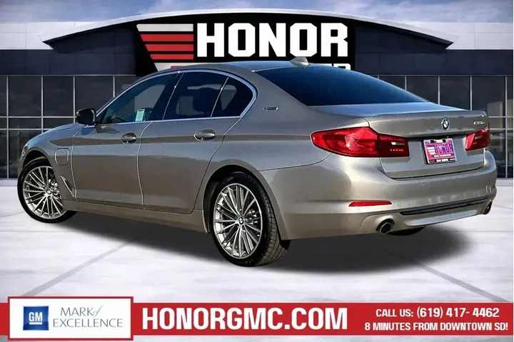 $19688 : BMW 5 Series 2019 530e iPerf image 4