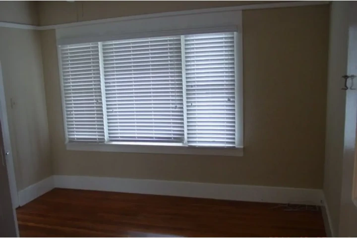 $1000 : Casa completamente renovada image 1