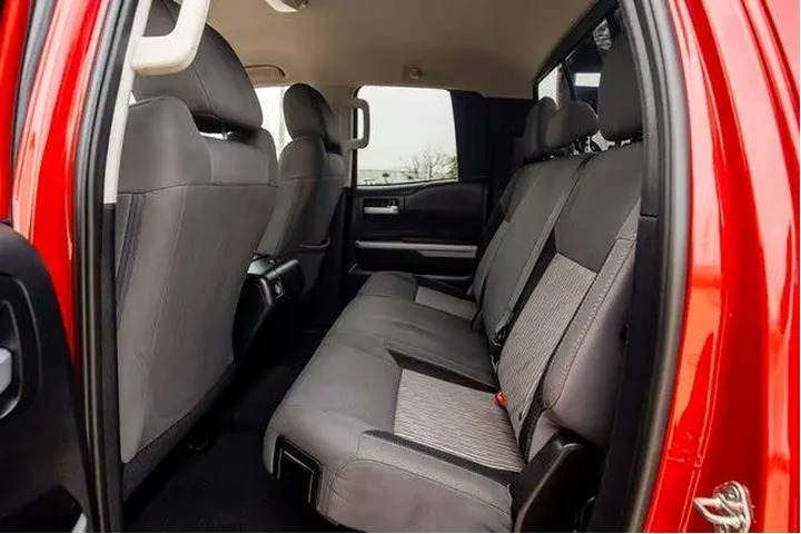 $23384 : Toyota Tundra 2017 4x4 TRD P image 9