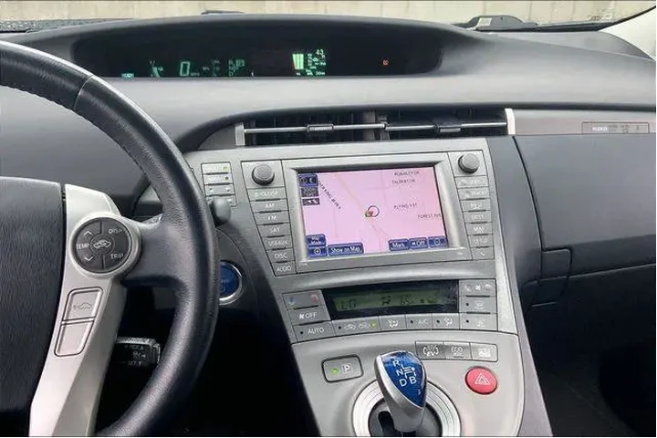 $12985 : Toyota Prius Plug-in Hybrid image 6