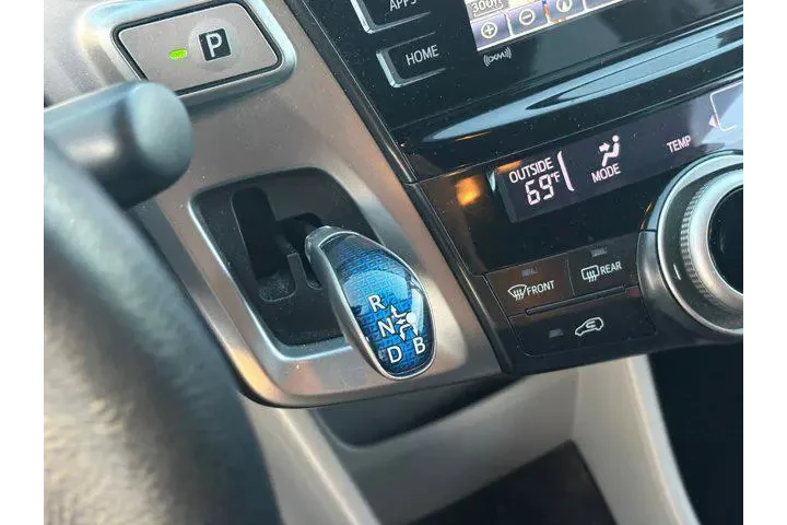 $15080 : Toyota Prius v 2017 Four 4dr image 10