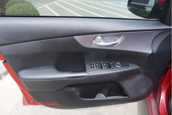 $14988 : Kia Forte 2022 LXS 4dr Sedan image 8