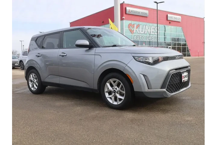 $15977 : Kia Soul 2023 LX 4dr Crossov image 2