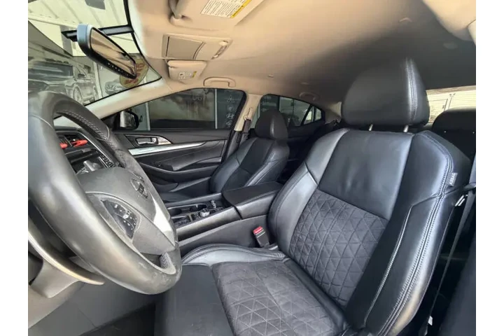 $15499 : 2018 Maxima 3.5 S image 10