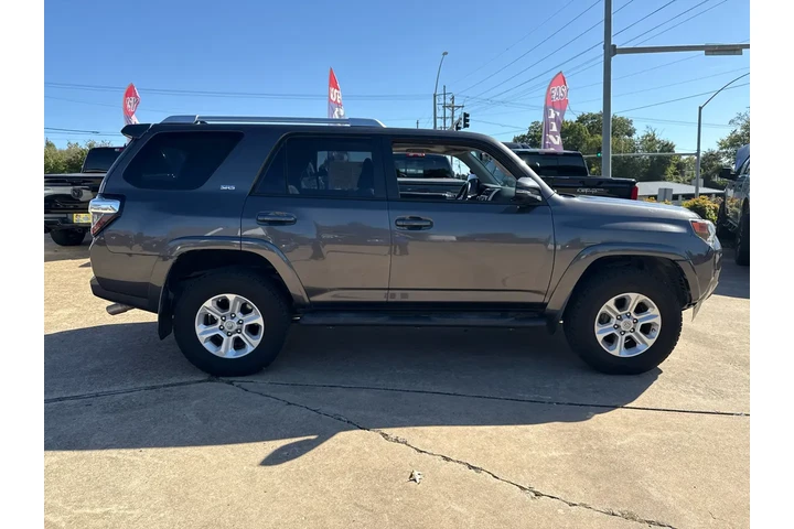 $21995 : 2015 4Runner image 4