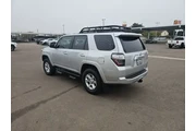 $38500 : Toyota 4Runner 2022 4x4 SR5 thumbnail
