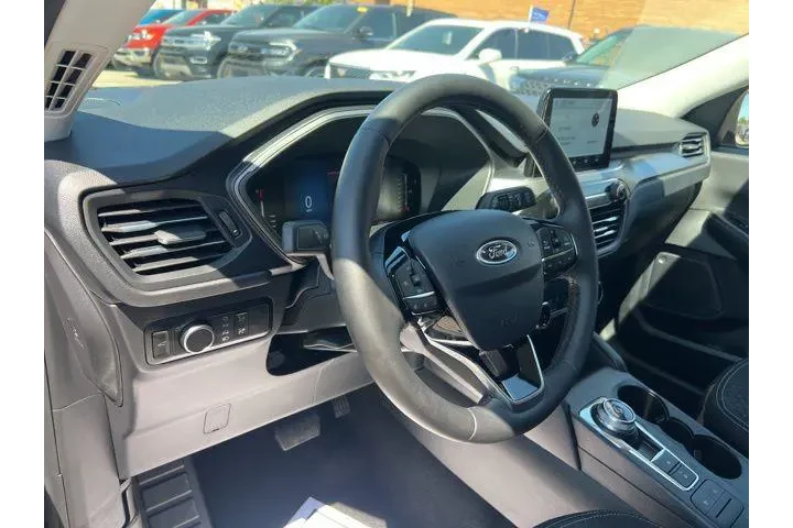 $23547 : Ford Escape 2024 AWD Active image 6
