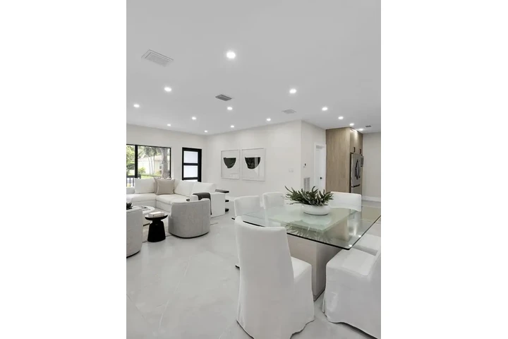 $1500 : HOUSE FOR RENT image 3